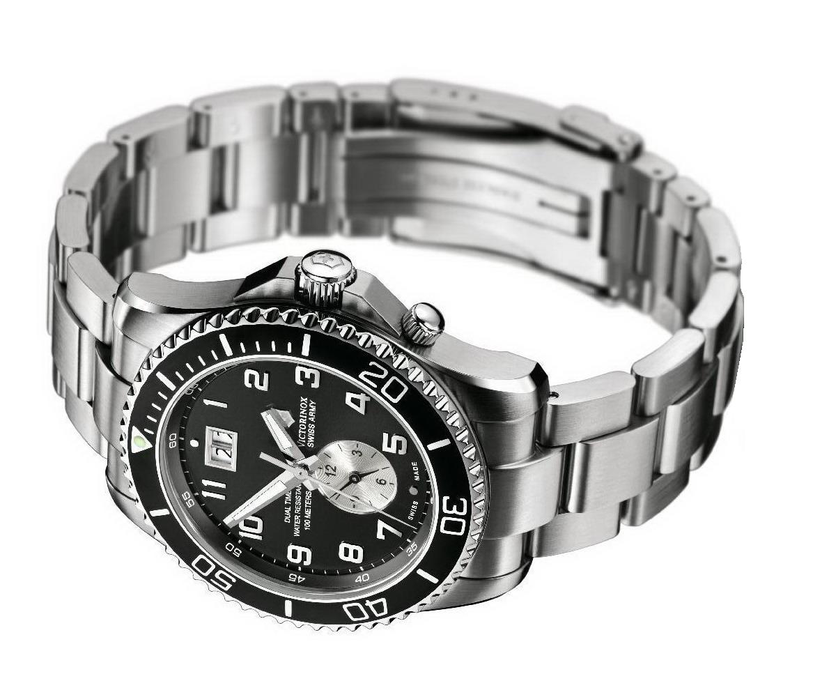 Victorinox maverick top dual time